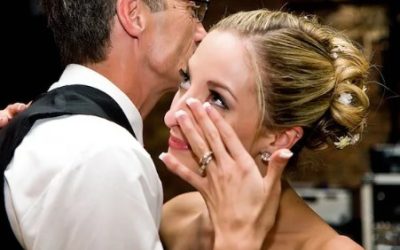 Kääntöpuolella itket onnesta, oman autosi ratissa.